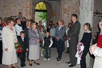 Ceremona ods�oni�cia tablicy pami�tkowej - na pierwszym planie �ony za�o�ycieli muzeum - Barbara Lema�czyk i Maria Lewna oraz w�jt Miros�aw Ebertowski